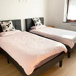 Messe Apartment With 2 Bedrooms, Kitchen And Garden