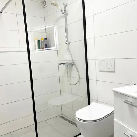 Messe With 2 Bedrooms, Kitchen And Garden *