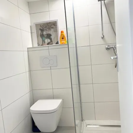 Messe With 2 Bedrooms, Kitchen And Garden Apartment Dusseldorf