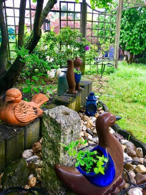 Messe With 2 Bedrooms, Kitchen And Garden