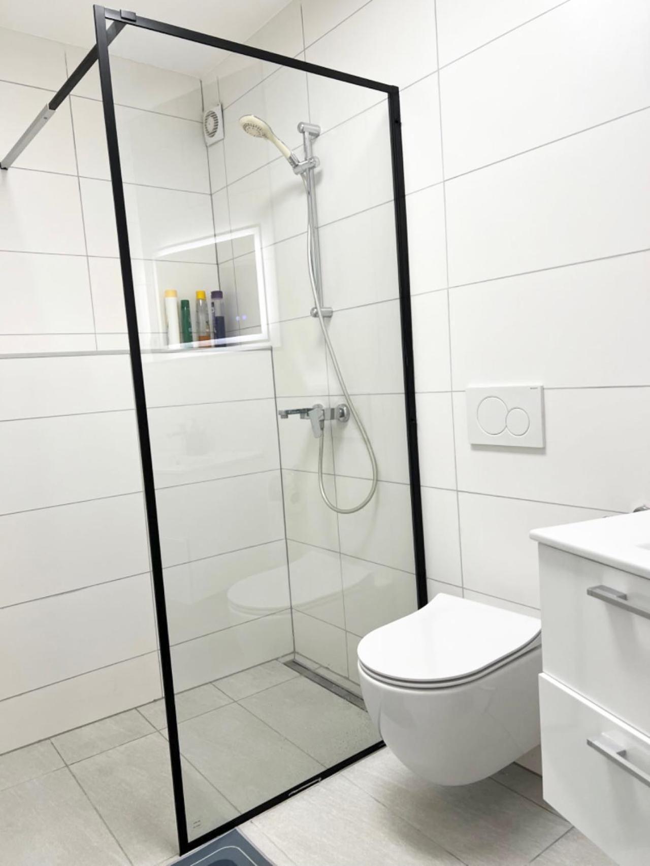 Messe With 2 Bedrooms, Kitchen And Garden *