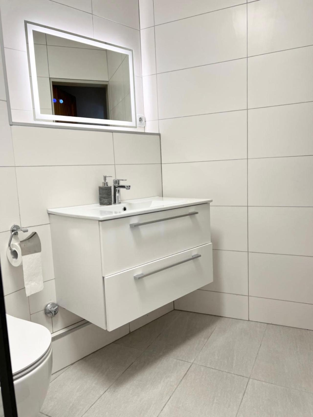 Apartment Messe With 2 Bedrooms, Kitchen And Garden Dusseldorf